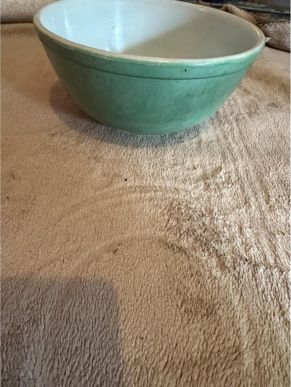 Vintage Pyrex Primary Colors GREEN 2- 1/2 QT Mixing / Nesting Mixing Bowl #403